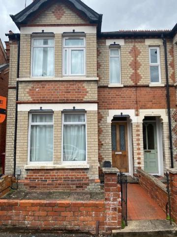 Earley Berks Luxury Serviced Apartments,5 Bedrooms, 5 Double Beds, 2 Bathrooms, Free Super Fast Wifi & Parking מראה חיצוני תמונה