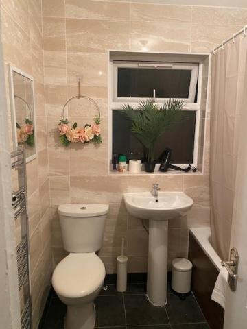 Earley Berks Luxury Serviced Apartments,5 Bedrooms, 5 Double Beds, 2 Bathrooms, Free Super Fast Wifi & Parking מראה חיצוני תמונה